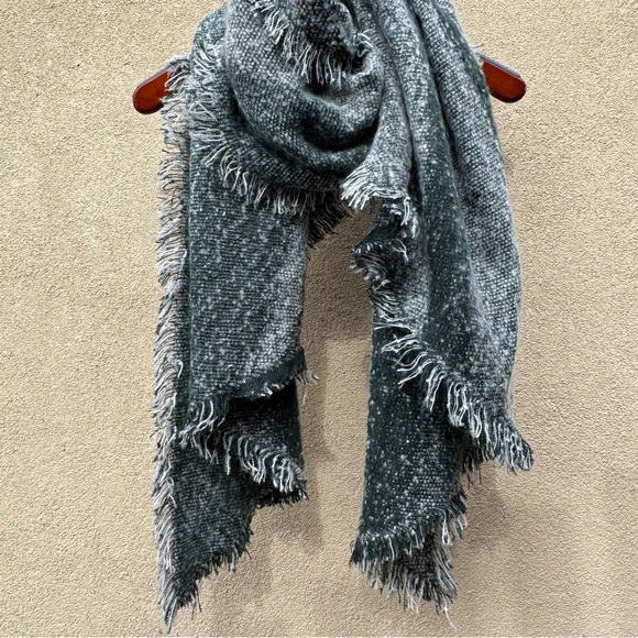 TORRID Green/White Marled Fringe Long Warm Bias Cut Scarf Wrap - Picture 4 of 9